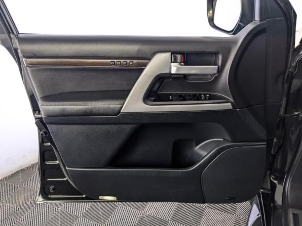 Toyota Land Cruiser 200 Series Рестайлинг 2 с пробегом 2020 года, цена 7 850 000 рублей, 136625 км, внедорожник, Автокод Объявления
