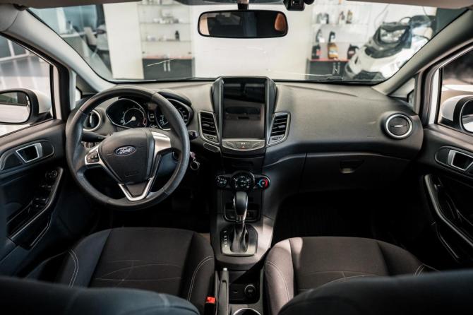 Ford Fiesta Mk6 Рестайлинг с пробегом 2018 года, цена 960 000 рублей, 90700 км, хэтчбек, Автокод Объявления