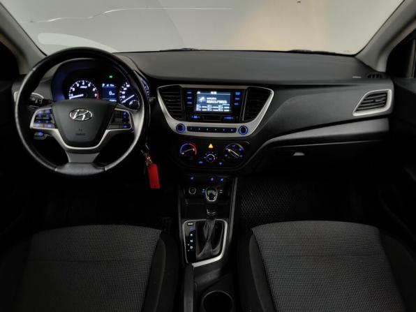 Hyundai Solaris II с пробегом 2017 года, цена 1 051 000 рублей, 155000 км, седан, Автокод Объявления