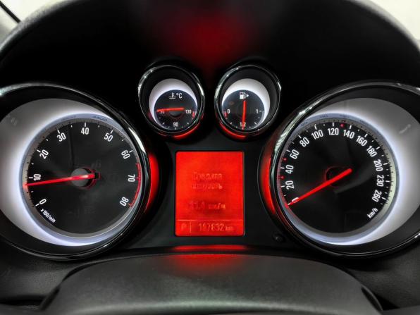 Opel Astra J Рестайлинг с пробегом 2014 года, цена 1 100 000 рублей, 198000 км, седан, Автокод Объявления