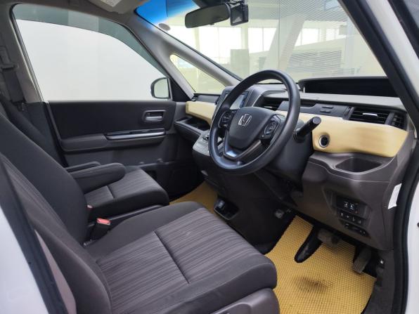 Honda Freed II с пробегом 2017 года, цена 1 519 000 рублей, 136000 км, компактвэн, Автокод Объявления