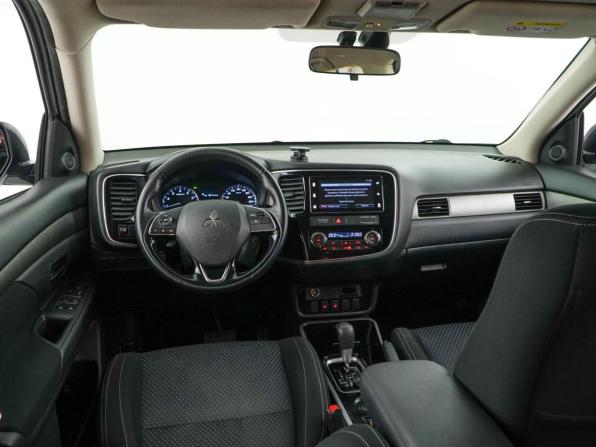 Mitsubishi Outlander III Рестайлинг 3 с пробегом 2018 года, цена 2 035 055 рублей, 99579 км, внедорожник, Автокод Объявления