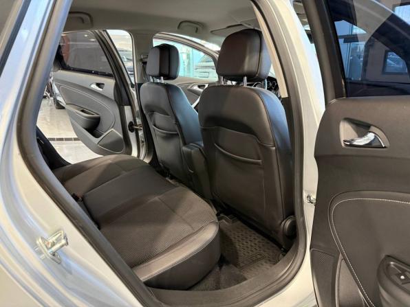 Opel Astra J Рестайлинг с пробегом 2012 года, цена 795 000 рублей, 128710 км, седан, Автокод Объявления