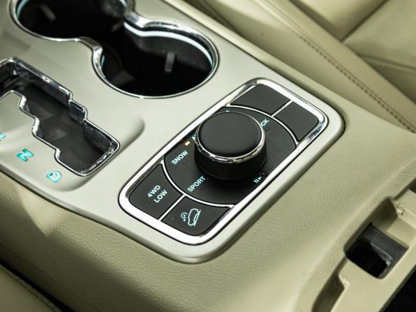 Jeep Grand Cherokee IV (WK2) с пробегом 2010 года, цена 1 879 700 рублей, 118302 км, внедорожник, Автокод Объявления