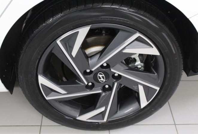 Hyundai Elantra VII (CN7) Рестайлинг с пробегом 2023 года, цена 2 195 000 рублей, 25180 км, седан, Автокод Объявления