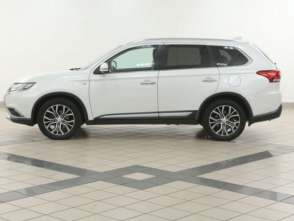Mitsubishi Outlander III Рестайлинг 2 с пробегом 2017 года, цена 2 228 000 рублей, 183000 км, внедорожник, Автокод Объявления