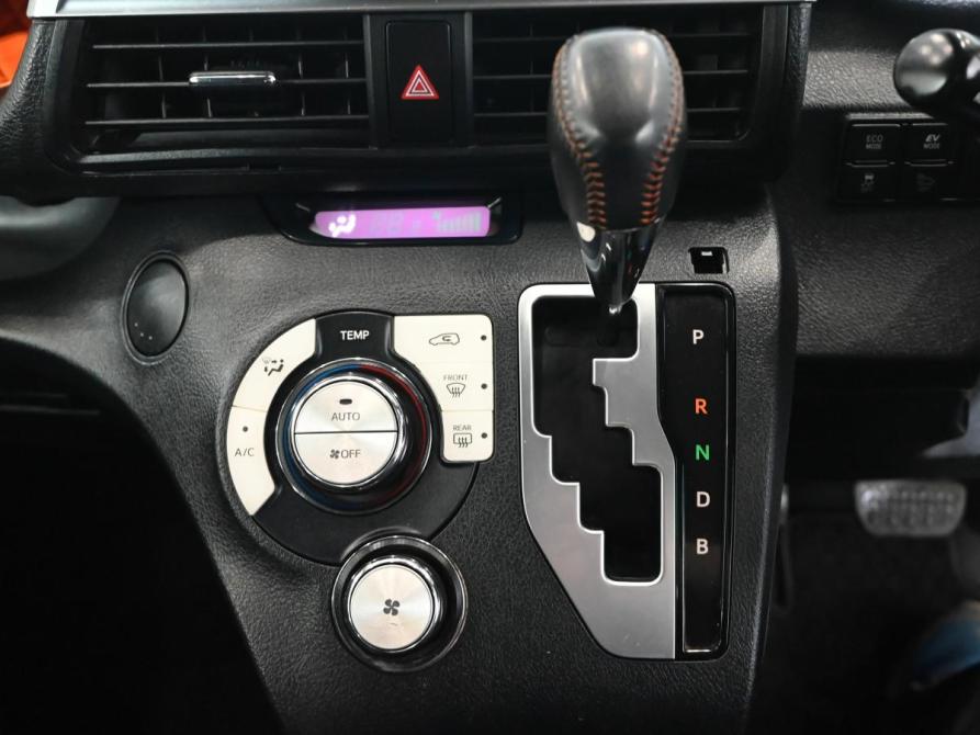 Toyota Sienta II Екатеринбург  - изображение 16