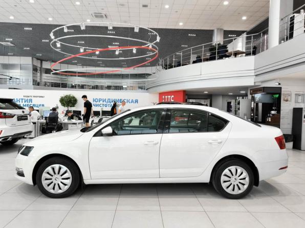 Skoda Octavia III (A7) Рестайлинг с пробегом 2017 года, цена 1 680 000 рублей, 61392 км, лифтбек, Автокод Объявления