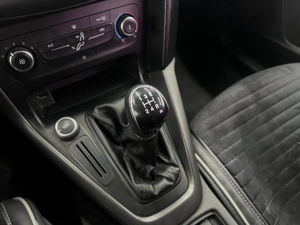 Ford Focus III Рестайлинг с пробегом 2015 года, цена 899 000 рублей, 126651 км, хэтчбек, Автокод Объявления