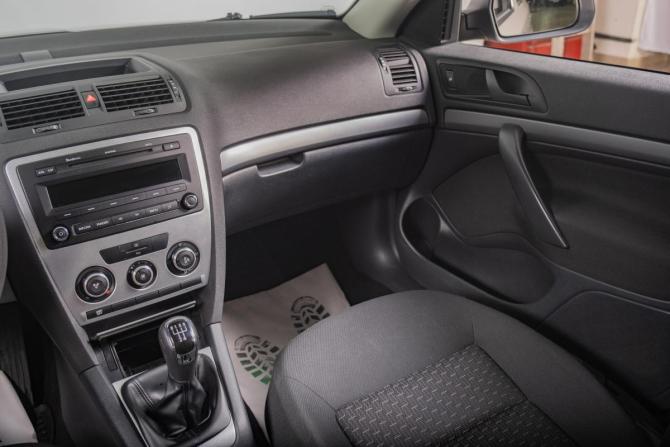 Skoda Octavia II (A5) Рестайлинг с пробегом 2011 года, цена 999 000 рублей, 134000 км, лифтбек, Автокод Объявления