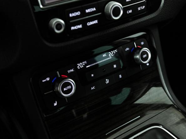 Volkswagen Touareg II Рестайлинг с пробегом 2014 года, цена 1 839 000 рублей, 297904 км, внедорожник, Автокод Объявления