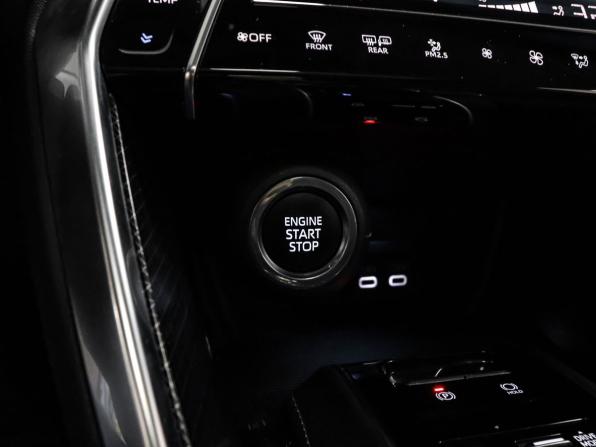 Toyota Venza II с пробегом 2023 года, цена 4 349 000 рублей, 34220 км, внедорожник, Автокод Объявления