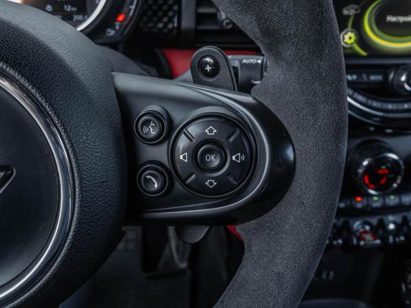 Mini Hatch III (F55/F56) с пробегом 2017 года, цена 1 840 000 рублей, 162300 км, хэтчбек, Автокод Объявления
