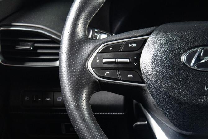 Hyundai Santa Fe IV Рестайлинг с пробегом 2023 года, цена 4 699 000 рублей, 85650 км, внедорожник, Автокод Объявления