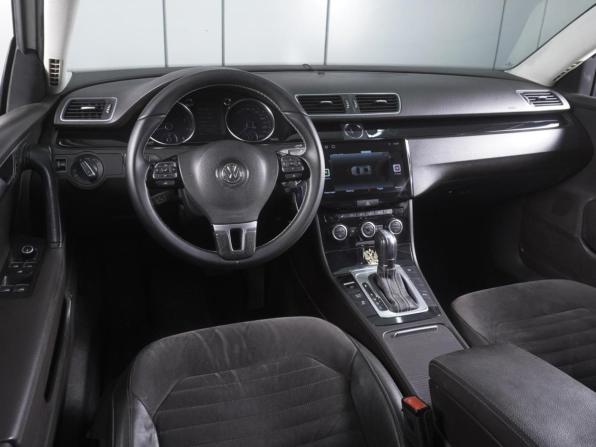Volkswagen Passat B7 с пробегом 2013 года, цена 1 530 000 рублей, 228373 км, седан, Автокод Объявления