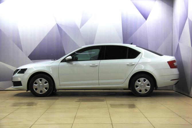 Skoda Octavia III (A7) Рестайлинг с пробегом 2017 года, цена 1 198 000 рублей, 282882 км, лифтбек, Автокод Объявления