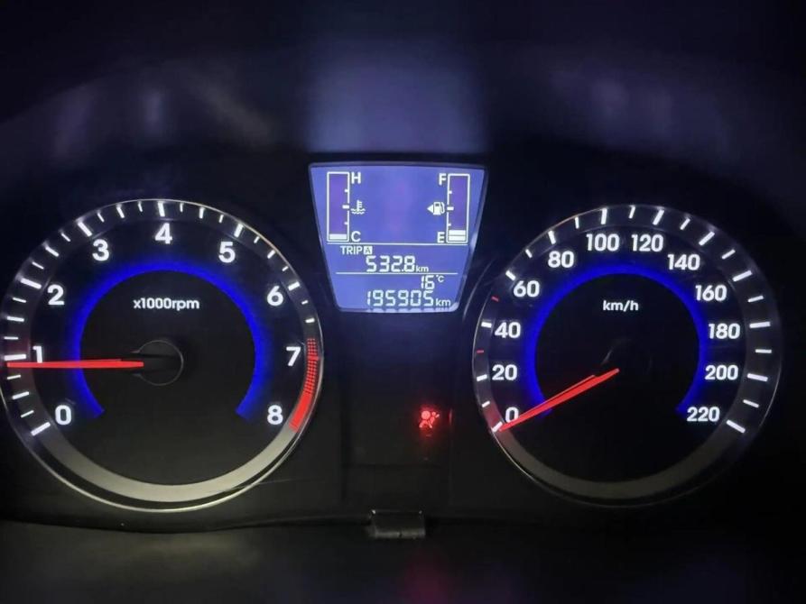Hyundai Solaris I Рестайлинг Набережные Челны  - изображение 10