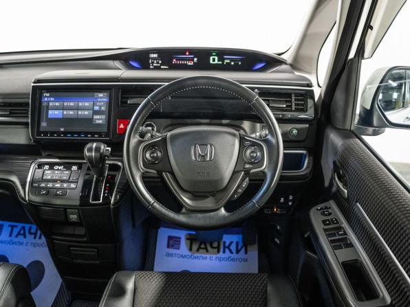 Honda Stepwgn V с пробегом 2015 года, цена 1 750 500 рублей, 92666 км, минивэн, Автокод Объявления