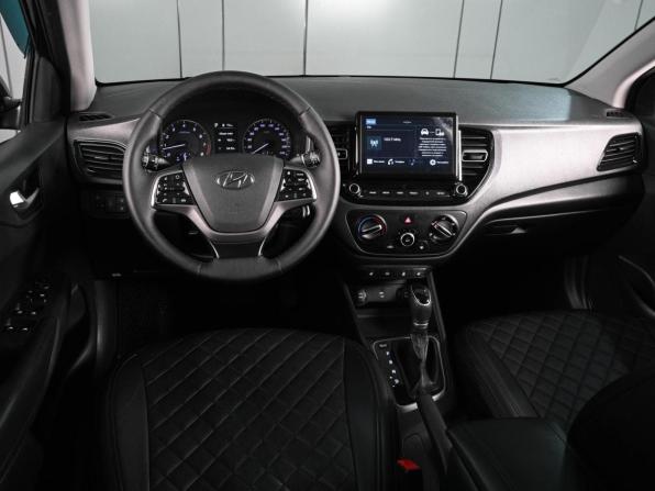 Hyundai Solaris II Рестайлинг с пробегом 2021 года, цена 1 360 000 рублей, 102180 км, седан, Автокод Объявления
