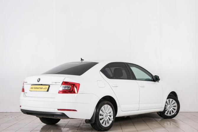 Skoda Octavia III (A7) Рестайлинг с пробегом 2019 года, цена 1 429 000 рублей, 129000 км, лифтбек, Автокод Объявления