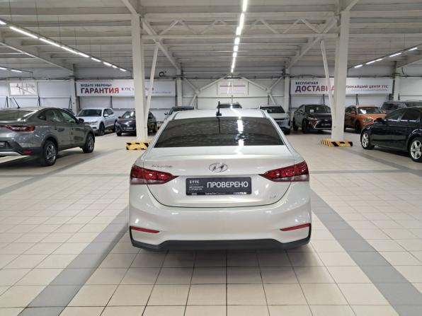 Hyundai Solaris II с пробегом 2018 года, цена 1 355 000 рублей, 150200 км, седан, Автокод Объявления