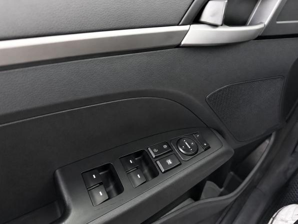 Hyundai Elantra VI (AD) с пробегом 2016 года, цена 1 249 000 рублей, 188000 км, седан, Автокод Объявления