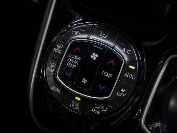 Toyota Esquire I с пробегом 2014 года, цена 1 979 000 рублей, 213673 км, минивэн, Автокод Объявления