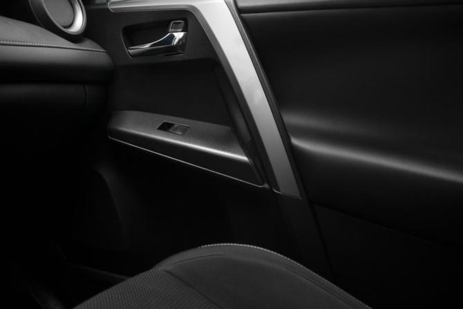Toyota RAV4 IV (XA40) Рестайлинг с пробегом 2016 года, цена 1 975 000 рублей, 165381 км, внедорожник, Автокод Объявления