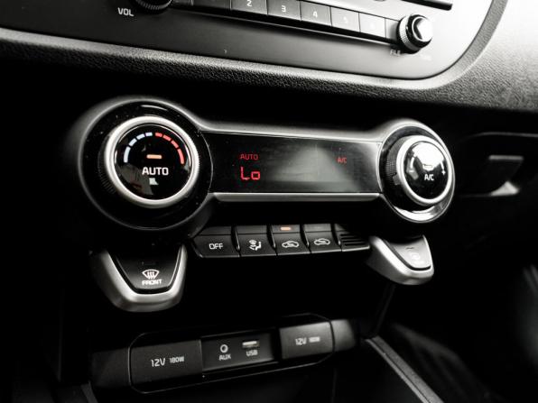 Kia Rio IV с пробегом 2018 года, цена 1 630 000 рублей, 61810 км, хэтчбек, Автокод Объявления