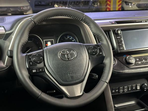 Toyota RAV4 IV (XA40) Рестайлинг с пробегом 2017 года, цена 2 649 000 рублей, 129904 км, внедорожник, Автокод Объявления