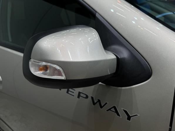 Renault Logan II Рестайлинг с пробегом 2021 года, цена 1 199 000 рублей, 99449 км, седан, Автокод Объявления