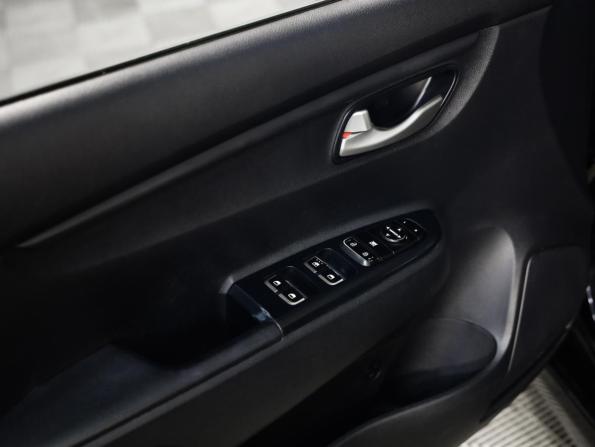 Kia Rio IV с пробегом 2018 года, цена 989 777 рублей, 172000 км, седан, Автокод Объявления