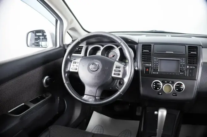 Nissan Tiida I Рестайлинг с пробегом 2013 года, цена 699 000 рублей, 285456 км, хэтчбек, Автокод Объявления