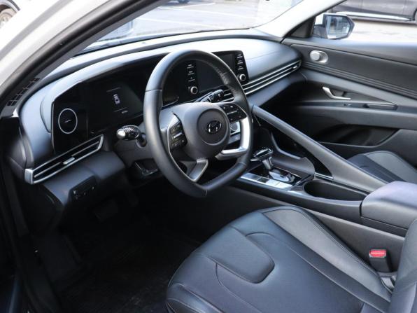 Hyundai Elantra VII (CN7) Рестайлинг с пробегом 2023 года, цена 2 177 000 рублей, 40000 км, седан, Автокод Объявления
