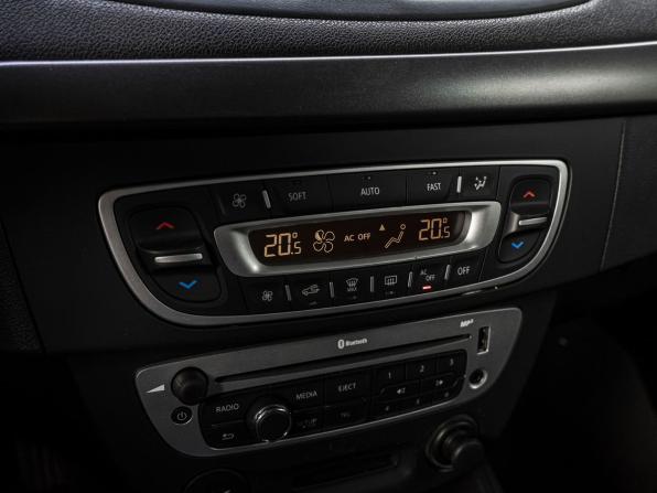 Renault Fluence I Рестайлинг с пробегом 2014 года, цена 680 000 рублей, 216622 км, седан, Автокод Объявления