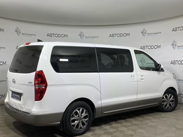 Hyundai H-1 II Рестайлинг 2 с пробегом 2018 года, цена 2 517 700 рублей, 172407 км, минивэн, Автокод Объявления