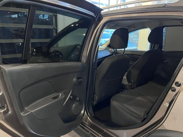 Renault Sandero II Рестайлинг с пробегом 2019 года, цена 1 280 000 рублей, 88425 км, хэтчбек, Автокод Объявления