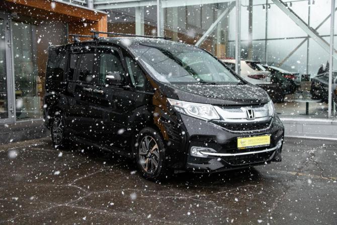 Honda Stepwgn V с пробегом 2017 года, цена 1 945 000 рублей, 121000 км, минивэн, Автокод Объявления