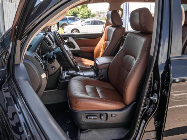 Toyota Land Cruiser 200 Series Рестайлинг 1 с пробегом 2014 года, цена 4 399 000 рублей, 330980 км, внедорожник, Автокод Объявления