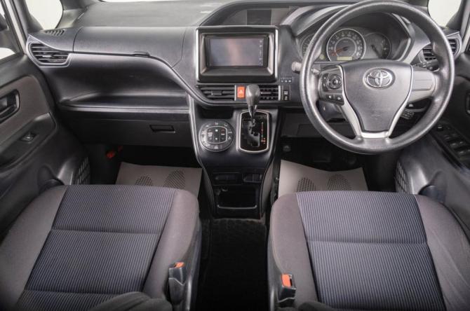Toyota Noah III (R80) Рестайлинг с пробегом 2019 года, цена 2 349 000 рублей, 123000 км, минивэн, Автокод Объявления