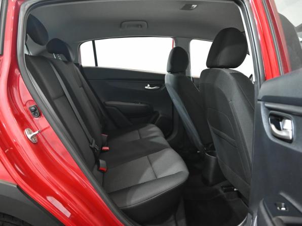 Kia Rio IV Рестайлинг с пробегом 2021 года, цена 1 990 000 рублей, 71001 км, хэтчбек, Автокод Объявления