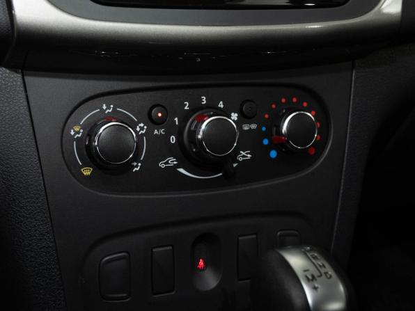 Renault Logan II Рестайлинг с пробегом 2022 года, цена 1 294 000 рублей, 62495 км, седан, Автокод Объявления