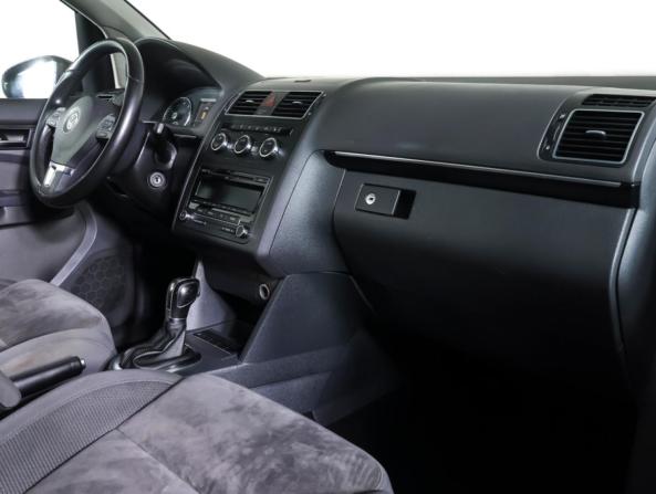 Volkswagen Touran I Рестайлинг 2 с пробегом 2013 года, цена 950 000 рублей, 176480 км, компактвэн, Автокод Объявления