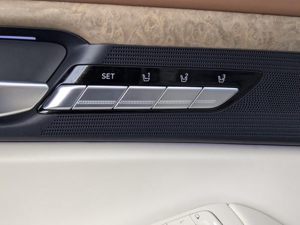 Genesis G90 I Рестайлинг с пробегом 2022 года, цена 5 990 000 рублей, 55762 км, седан, Автокод Объявления