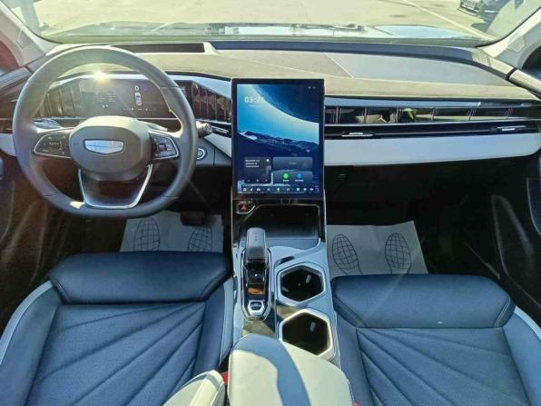 Geely Atlas II с пробегом 2024 года, цена 2 954 995 рублей, 32045 км, внедорожник, Автокод Объявления