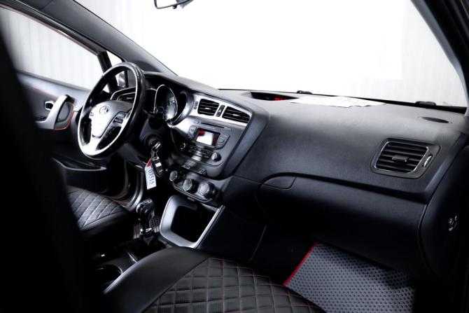 Kia Ceed II с пробегом 2014 года, цена 949 999 рублей, 177000 км, универсал, Автокод Объявления