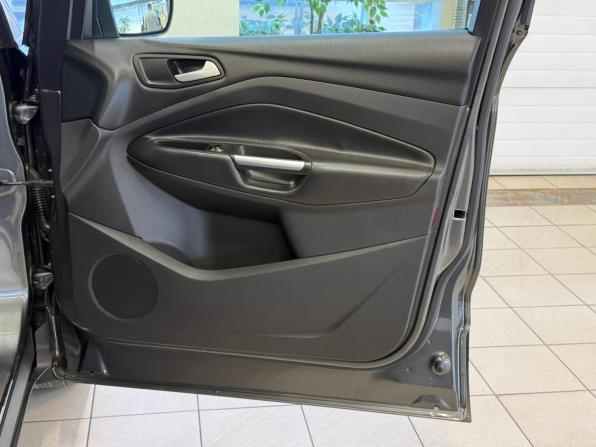 Ford Kuga II Рестайлинг с пробегом 2017 года, цена 1 560 000 рублей, 134000 км, внедорожник, Автокод Объявления