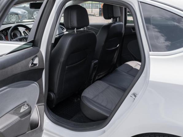 Opel Astra J Рестайлинг с пробегом 2014 года, цена 1 069 000 рублей, 101539 км, седан, Автокод Объявления