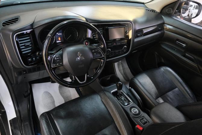 Mitsubishi Outlander III Рестайлинг 2 с пробегом 2016 года, цена 1 669 000 рублей, 327000 км, внедорожник, Автокод Объявления