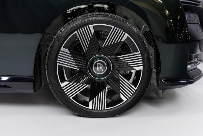 Новый Rolls-Royce Spectre 2023 года, цена 76 900 000 рублей, купе, Автокод Объявления